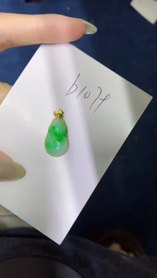 翡翠18K金镶嵌颈饰缅甸天然翡翠A货