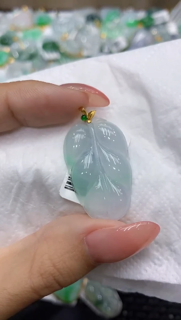 颈饰18K金镶嵌翡翠111111111111