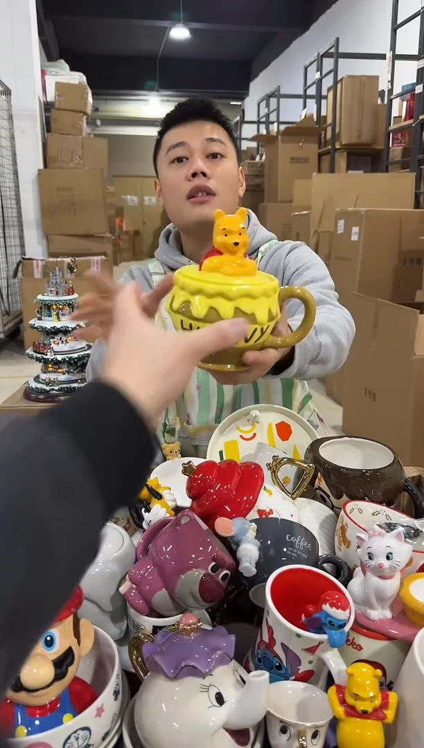 瓷片Q版维尼蜂蜜带盖杯