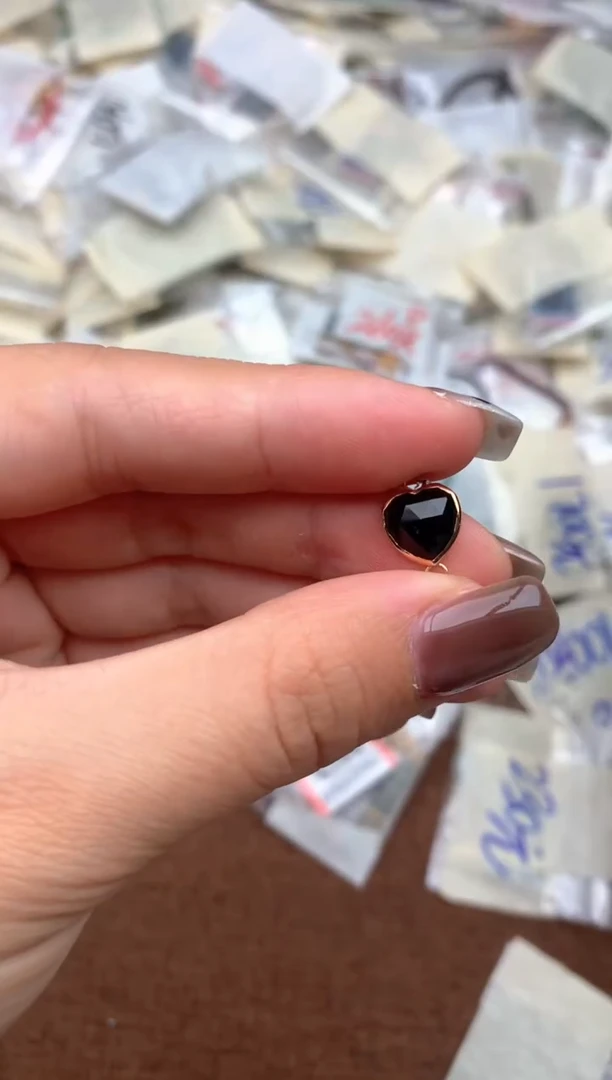 18K金镶嵌挂件翡翠—