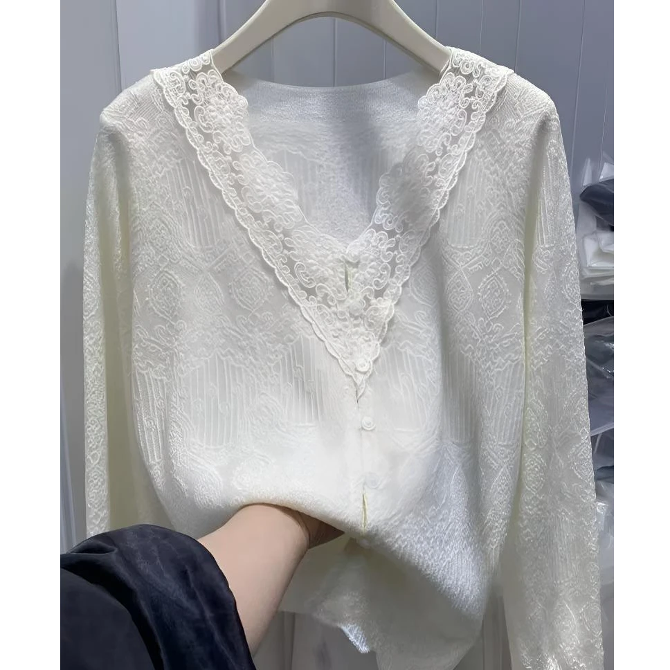 【金禾专属】新款秋冬季V领提花蕾丝长袖打底衫1868