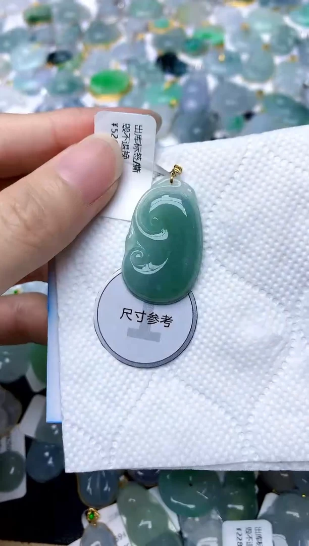 颈饰18K金镶嵌翡翠天然A货翡翠