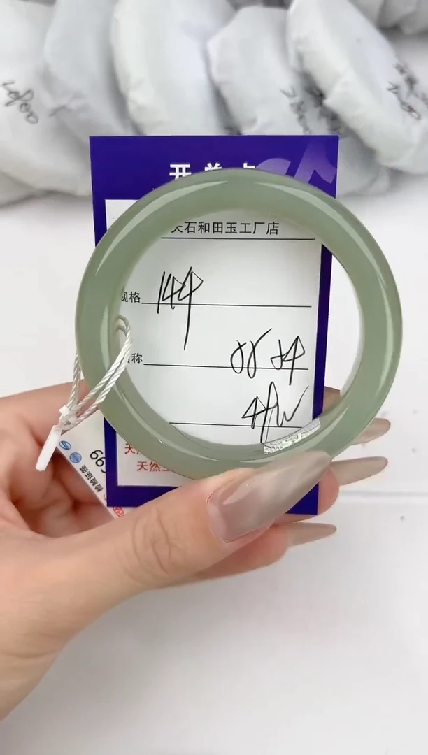 和田玉手镯未镶嵌144颜色微差无瑕疵