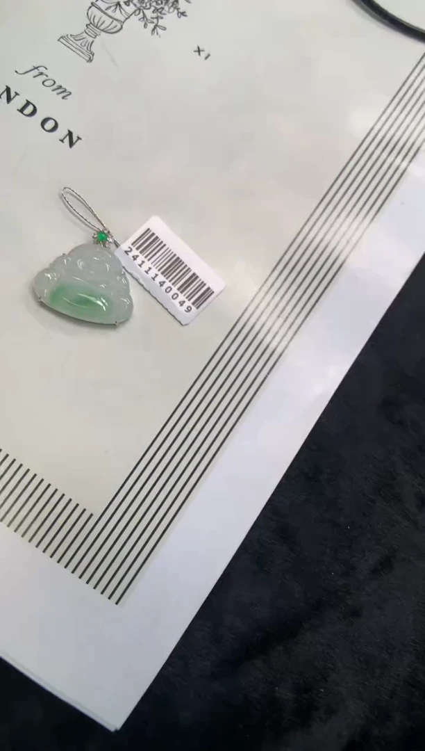 翡翠18K金镶嵌颈饰佛公