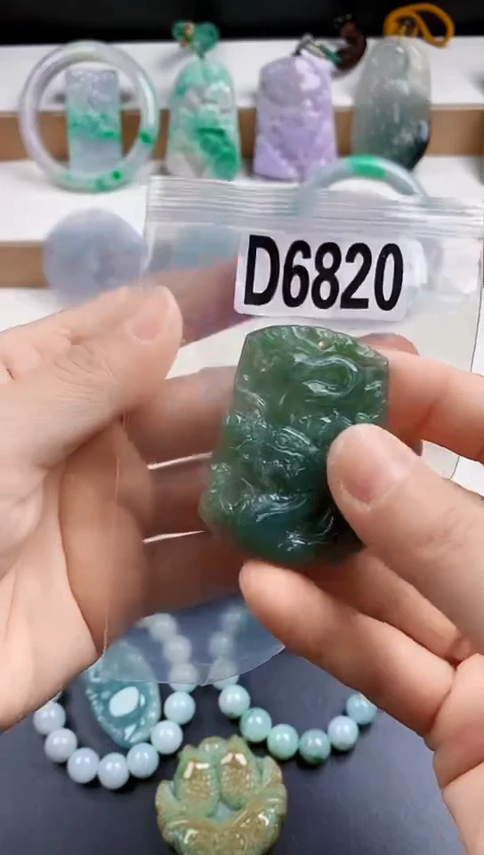 颈饰未镶嵌翡翠天然翡翠吊坠挂件