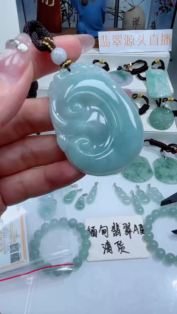 颈饰未镶嵌翡翠吊坠