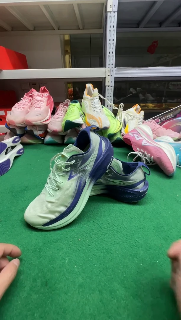 小*这是个大鞋店家的鞋012