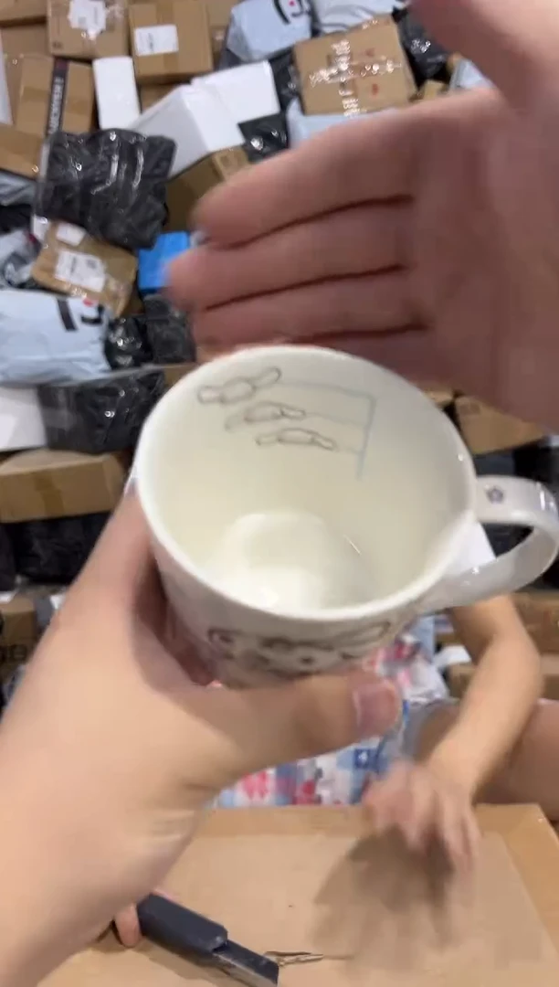 瓷片玉桂狗刻度杯