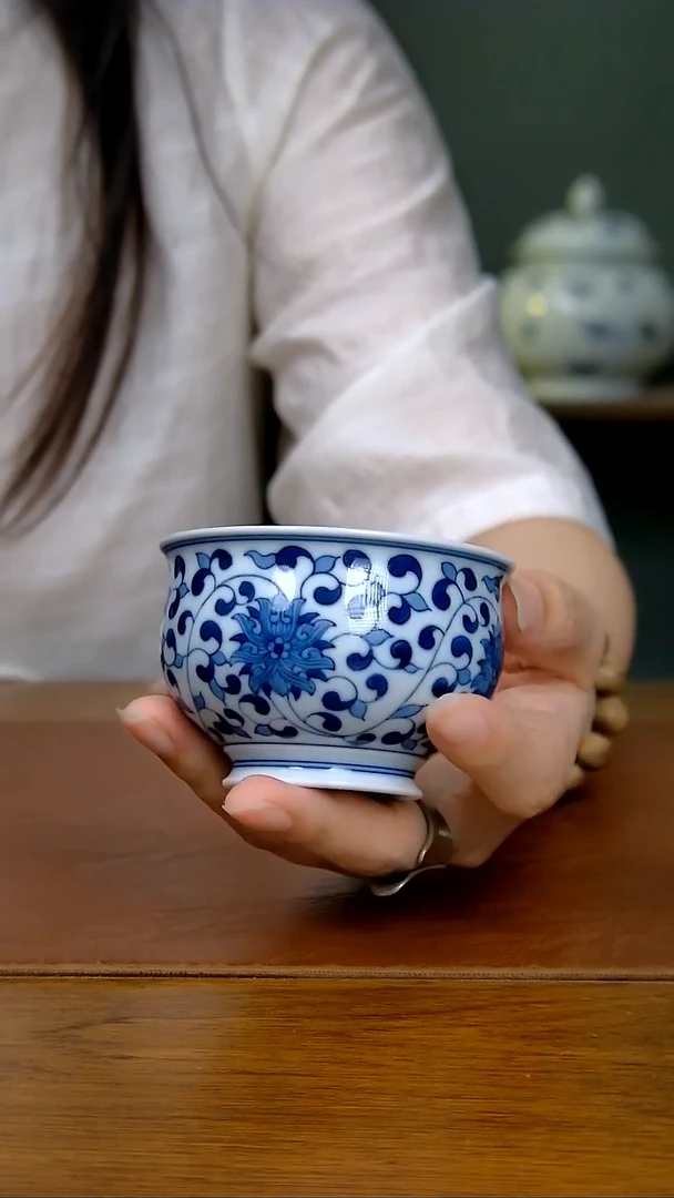 陶瓷缠枝花炉式杯