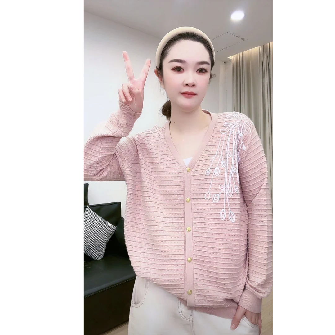 JUANJUAN自制粉色v领小金扣半边肩膀刺绣休闲开衫