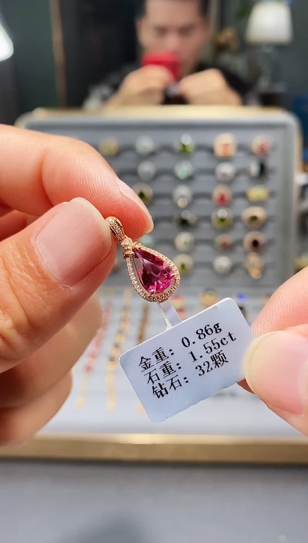 颈饰18K金镶嵌碧玺1.55.