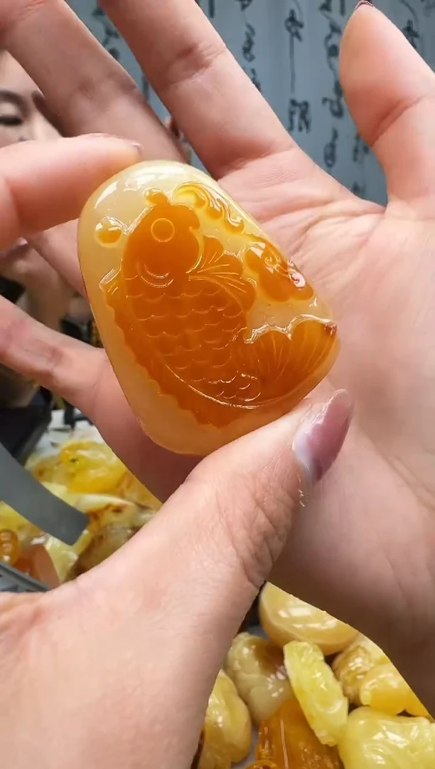 【闪购商品】琥珀裸石未镶嵌挂坠