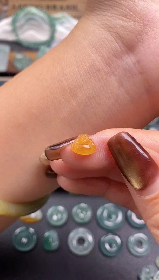 颈饰未镶嵌翡翠佛公