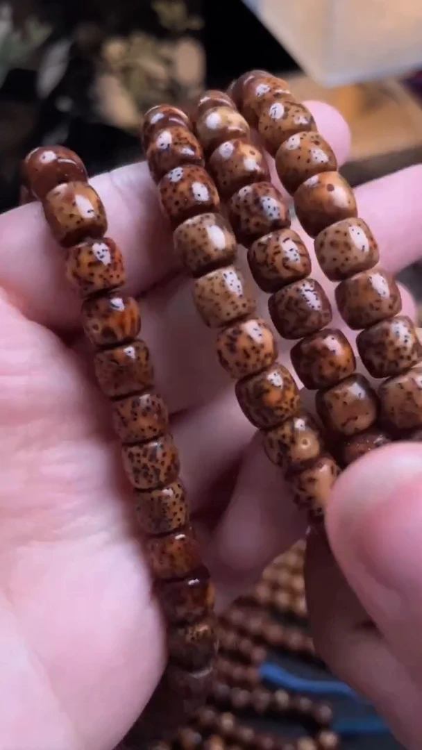 吊坠星月菩提精工级浅珀直切8*7长串（B）