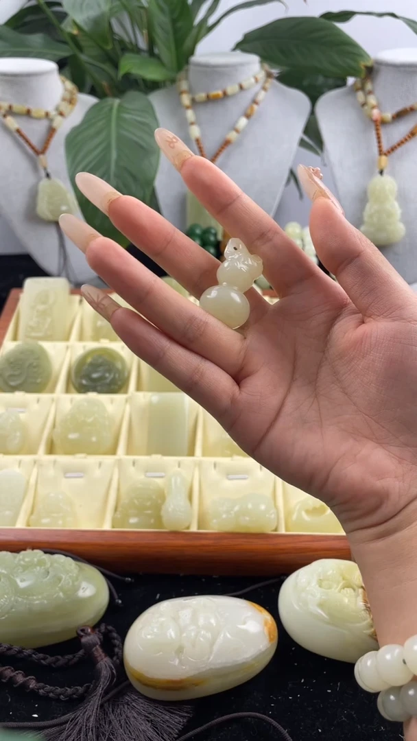 玉葫芦配绳配礼盒