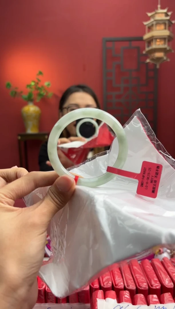 未镶嵌手镯（圆镯）翡翠翡翠手镯1