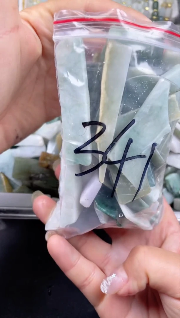 【闪购商品】翡翠颈饰未镶嵌翡翠边角大号500克341