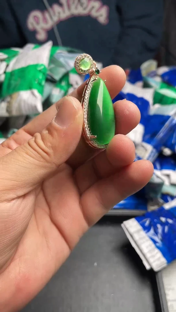 强子收货时尚吊坠L-34