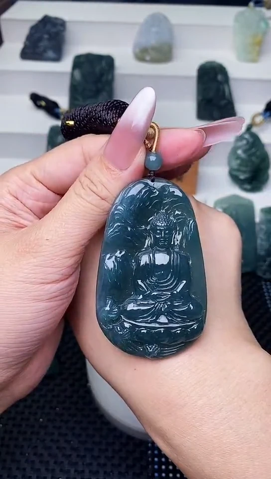 琥珀颈饰未镶嵌