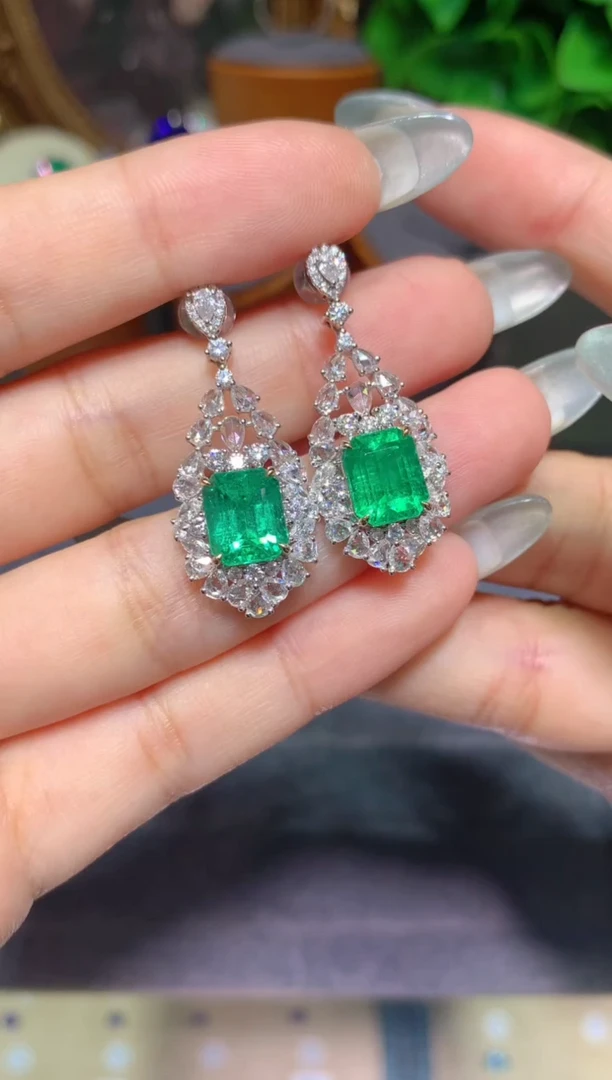 耳坠18K金镶嵌祖母绿4.85CT