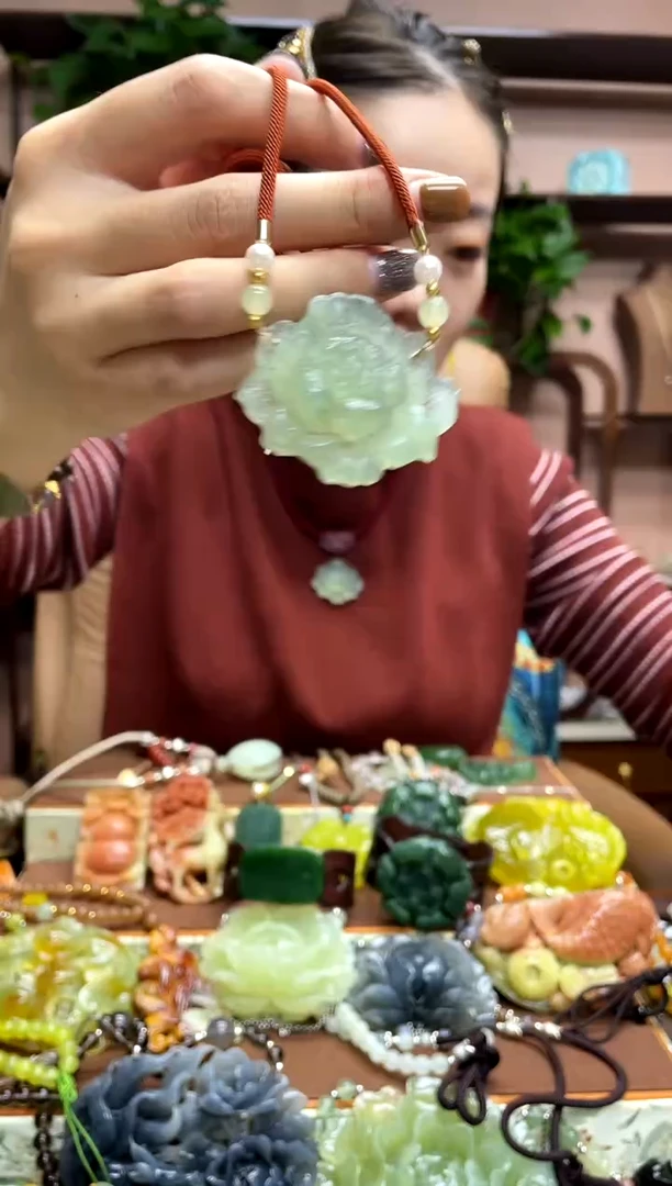 未镶嵌岫玉颈饰··