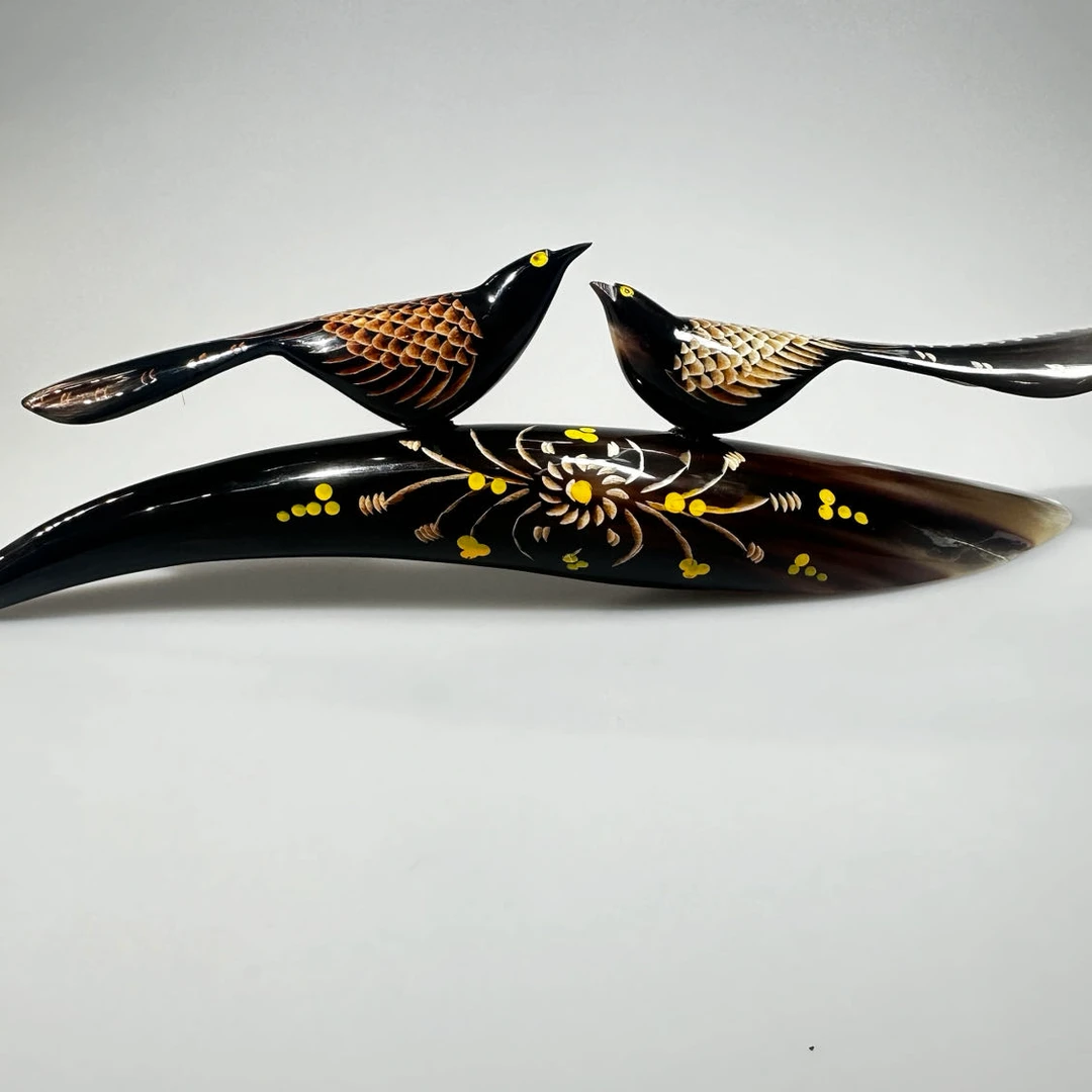 手工牛角喜上眉梢摆件 XT784