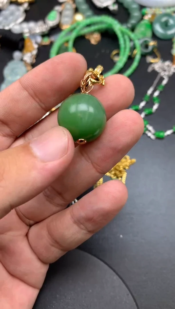 颈饰18K金镶嵌和田玉萱萱商品不退不换