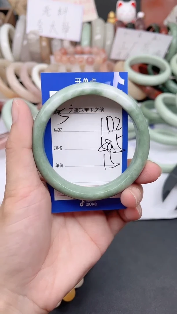 未镶嵌手镯石英质玉102