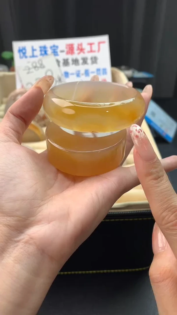 未镶嵌手镯石英质玉（56圈口）赠送镯心