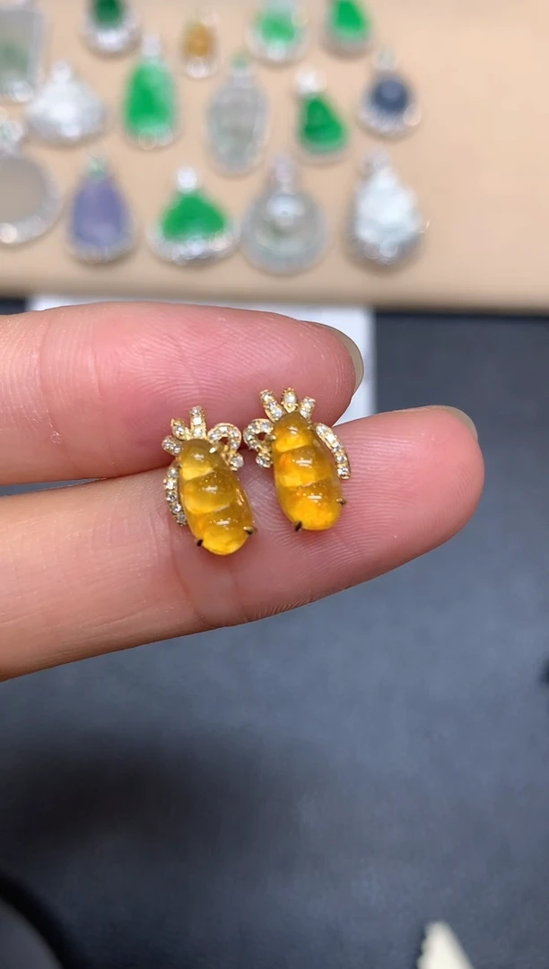 18K金镶嵌翡翠耳饰福豆【无服务费