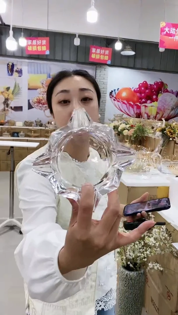 水晶玻璃透明小号烟灰缸一个