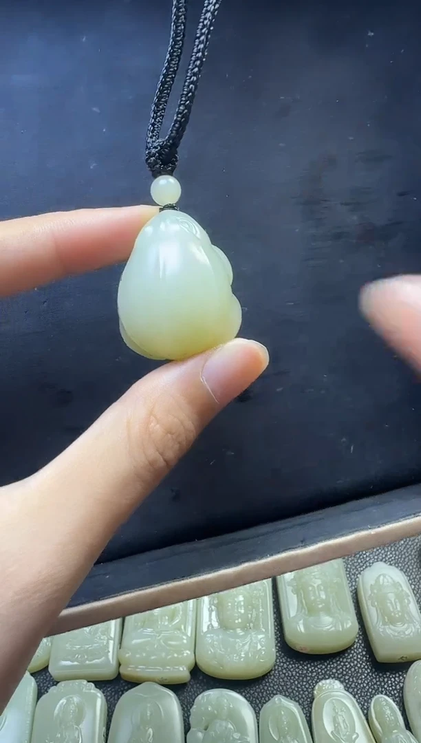 和田玉未镶嵌吊坠(不含链)16