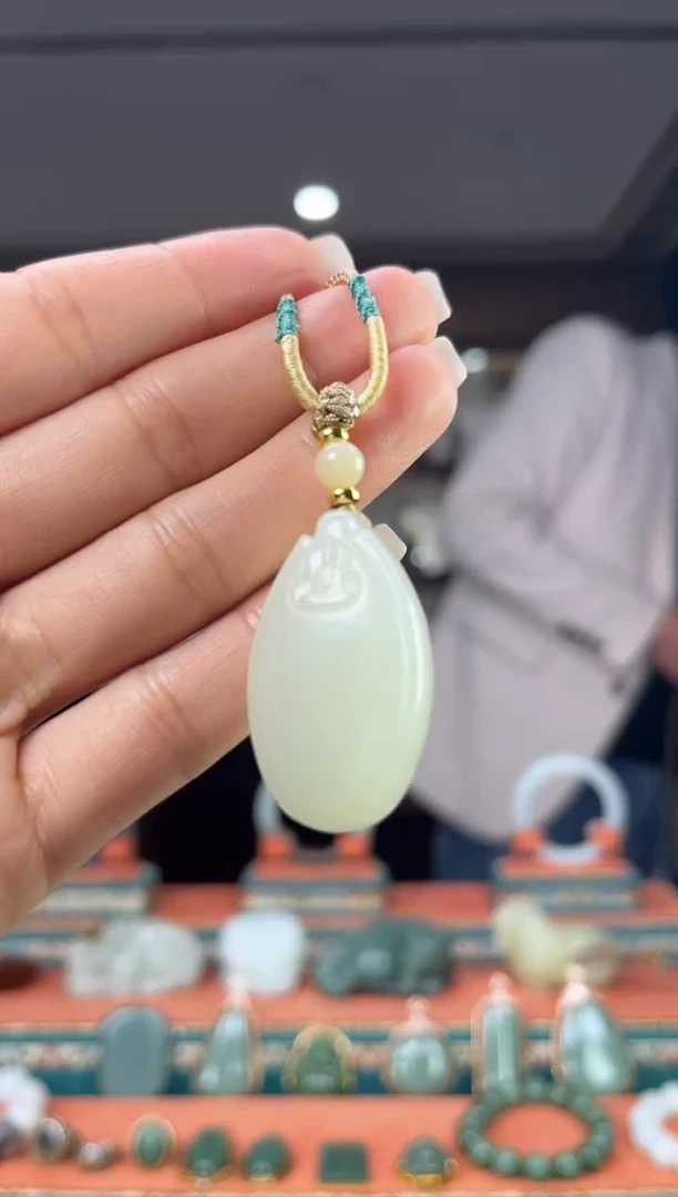 颈饰未镶嵌和田玉佩佩