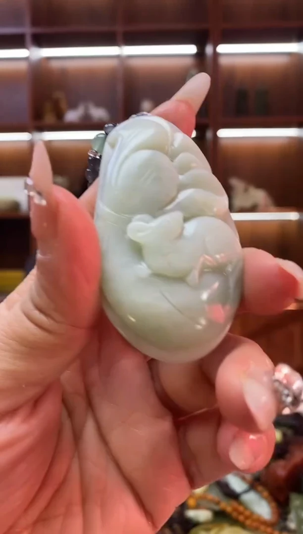 未镶嵌岫玉吊坠