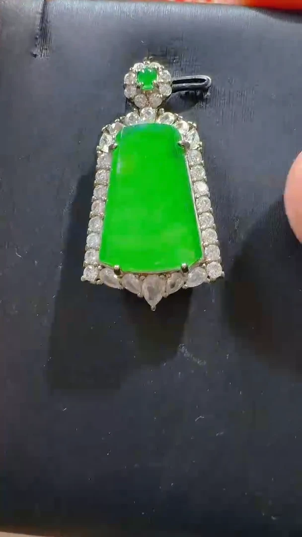 翡翠未镶嵌吊坠(赠链)天然A货翡翠