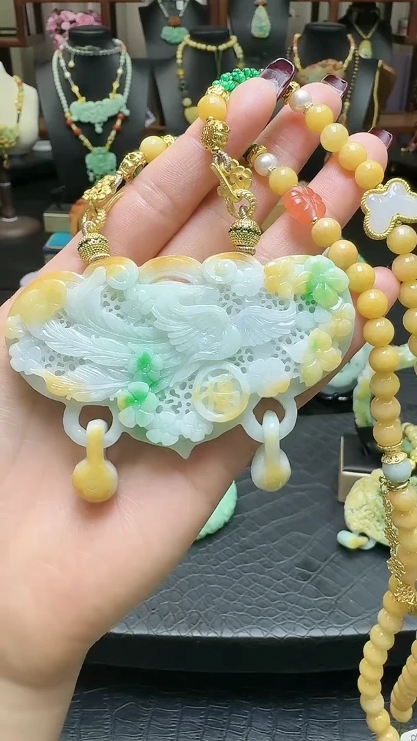 【闪购商品】翡翠颈饰未镶嵌特色黄加绿凤牌