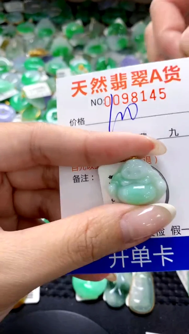 翡翠18K金镶嵌颈饰1111111111111111