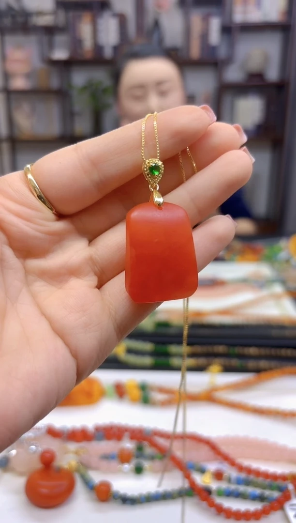 【闪购商品】蜜蜡吊坠(赠链)银S925镀金镶嵌D17