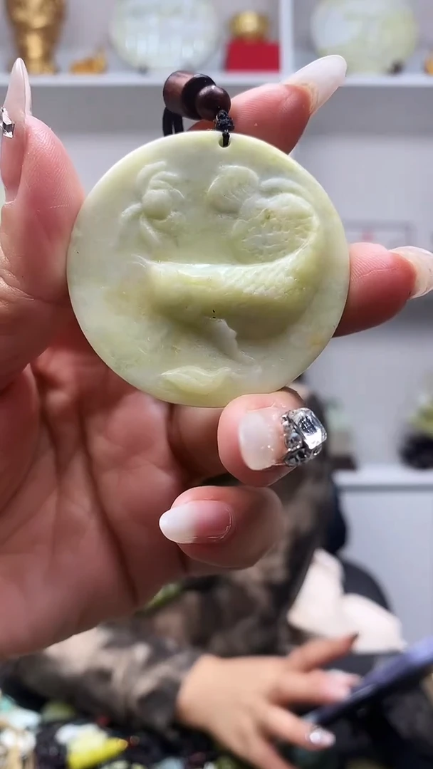 未镶嵌岫玉吊坠