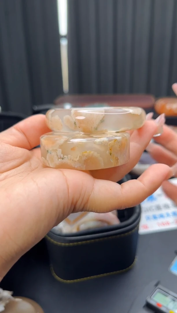 石英质玉手镯未镶嵌赠送镯心（圈口55