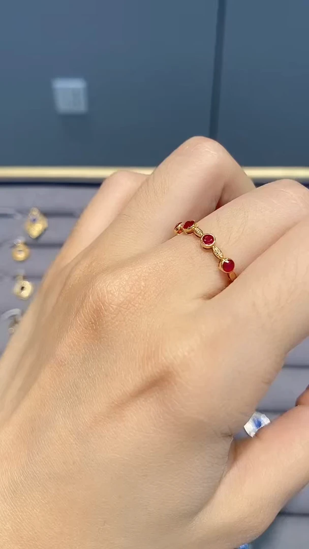 红宝石戒指18K金镶嵌戒指