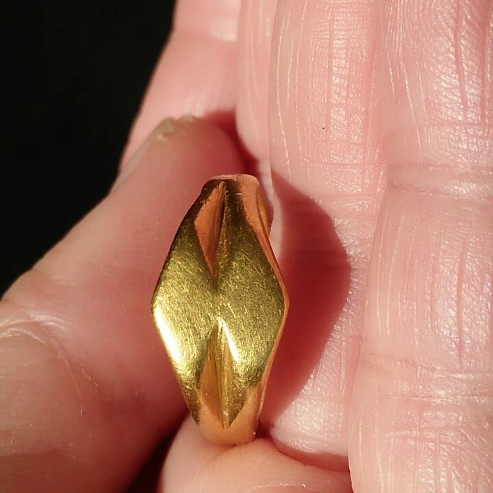 铜合金戒指 双棱金色戒指沈阳天兴氛围感足赤戒绿色简约手工戒指