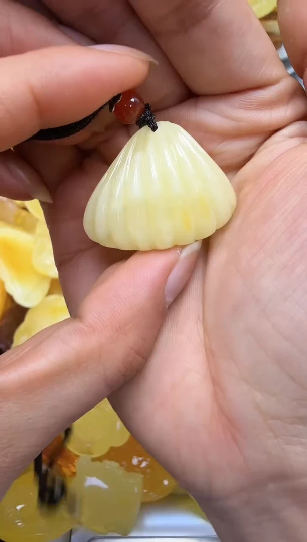 裸石琥珀未镶嵌如图