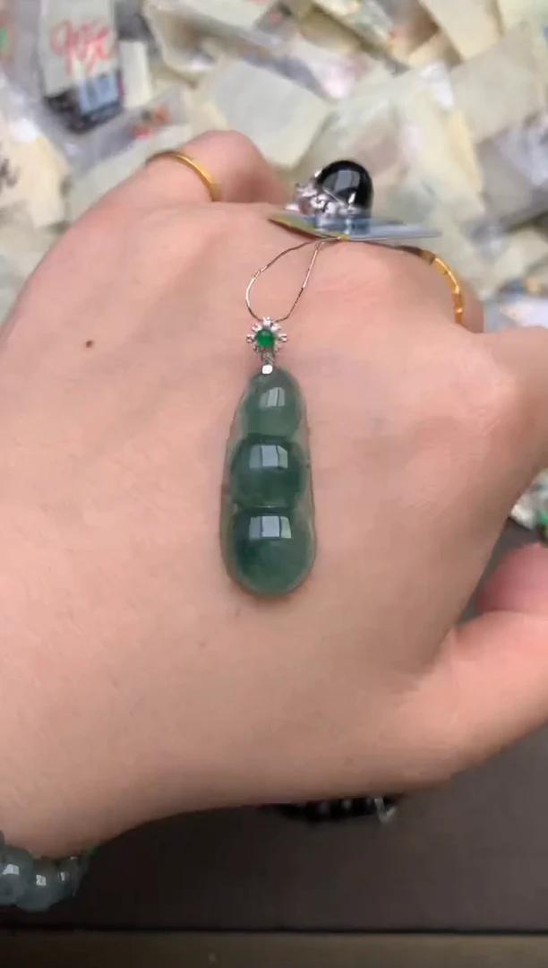 翡翠挂件18K金镶嵌—