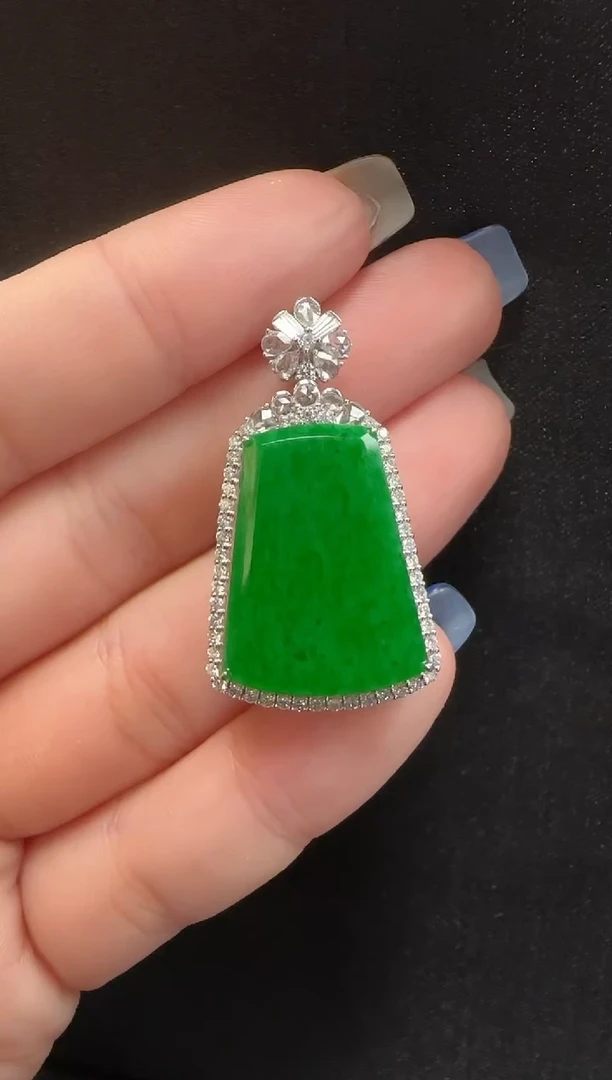 颈饰18K金镶嵌翡翠131无事牌一个