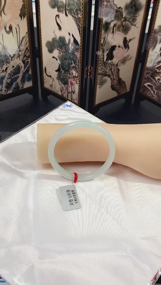 未镶嵌手镯翡翠手镯