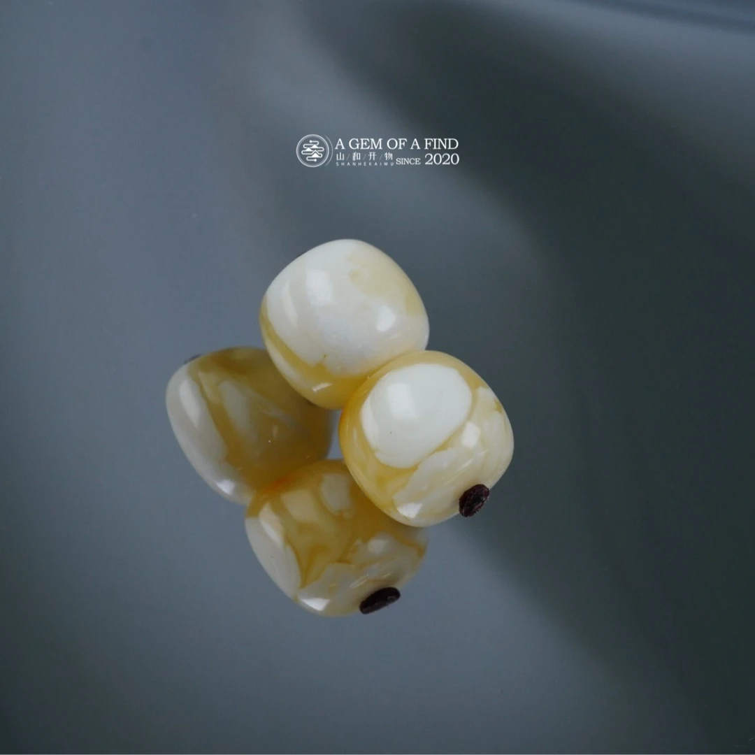 山和开物｜9.1mm金白浓蜡妖花老型对珠文玩配饰 天然琥珀蜜蜡 微瑕