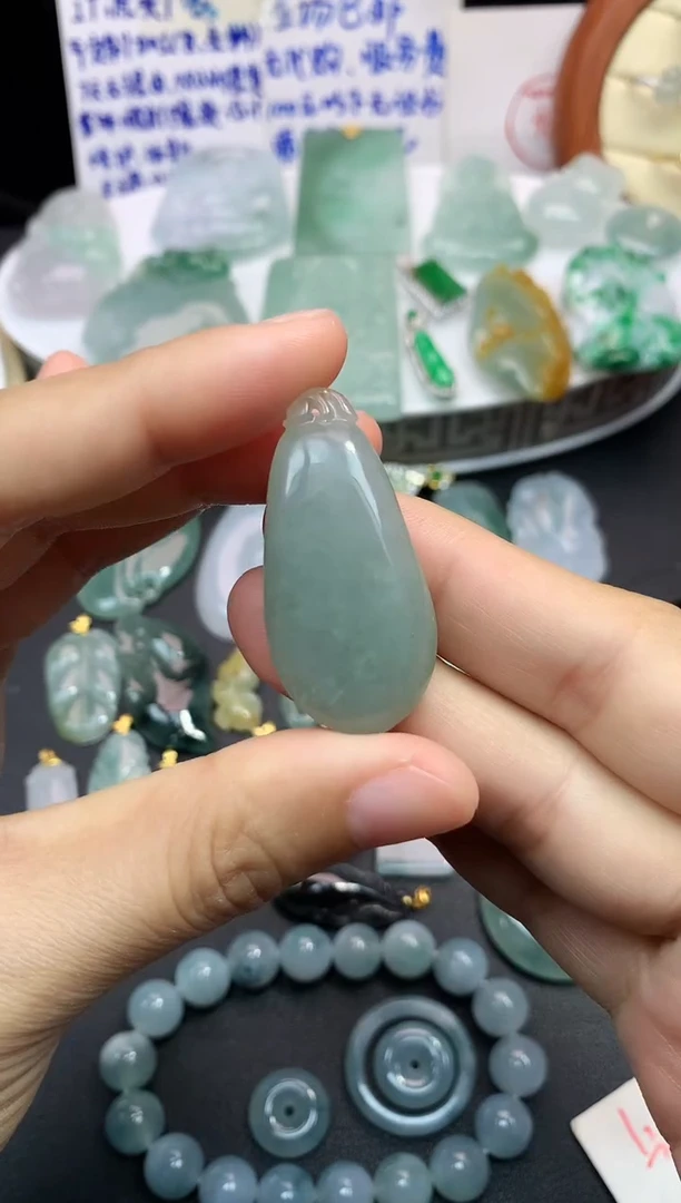 颈饰未镶嵌翡翠吊坠