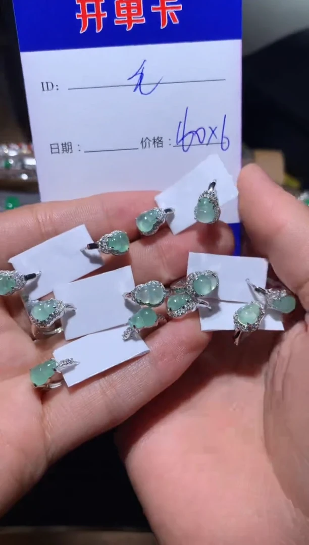 【闪购商品】翡翠耳饰银S925镶嵌向 毛毛驴