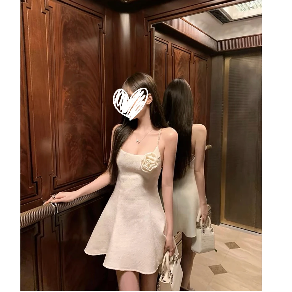 【白月光】温柔妩媚奶白色立体玫瑰花性感露背吊带连衣裙